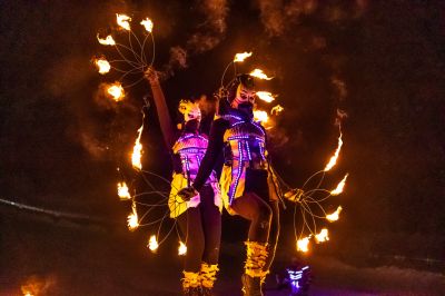 Pure Magie und Action mit spektakulären Licht- und Feuershows.