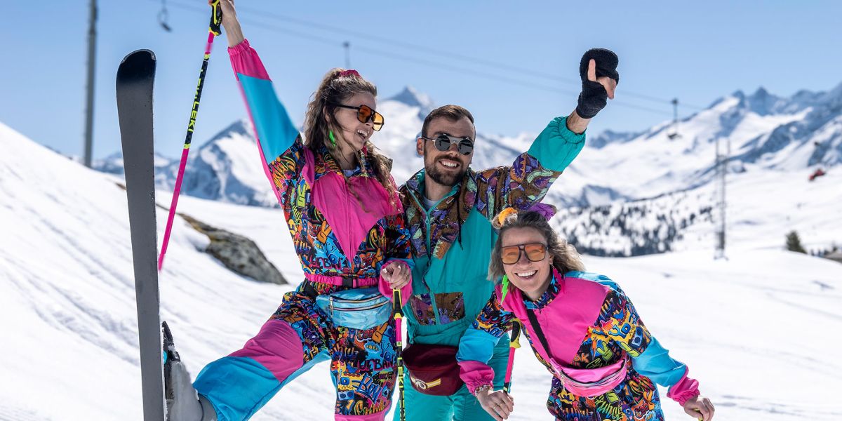 Ein Hauch von 90er Nostalgie in den Bergen: Das gesamte Skigebiet erstrahlt im Look & Feel der 90er Jahre.