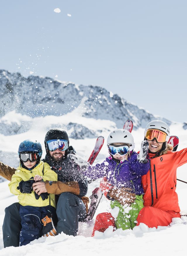 Schneespaß für die ganze Familie am Stubaier Gletscher!