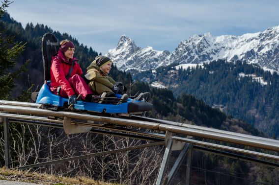 Non lontano dall'Explorer Hotel Montafon, il monte avventura Golm è la meta ideale per le famiglie sia in estate che in inverno. Anche in inverno è possibile divertirsi sull'Alpine Coaster Golm.