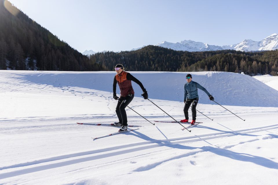 Gemeinsam den Urlaub in den Bergen auf der Loipe in Niederthai verbringen. Nicht weit vom Explorer Hotel Ötztal in Umhausen entfernt.
