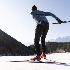 Früh raus, rein in die Loipe und Kilometer sammeln im Niederthai. Genau so fühlt sich aktiver Urlaub im Ötztal an – unkompliziert, sportlich, echt.