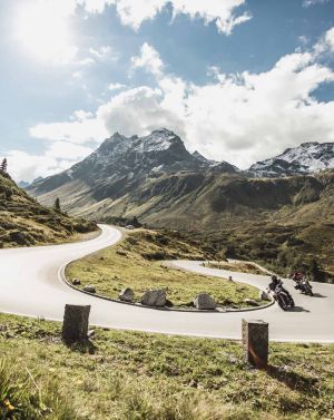Ein Landschaftsbild der Silvretta Hochalpenstraße