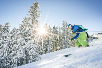 Sonnenschein und beste Pistenverhältnisse laden am Sudelfeld zum Skifahren ein Sonnenschein und beste Pistenverhältnisse laden am Sudelfeld zum Skifahren ein.