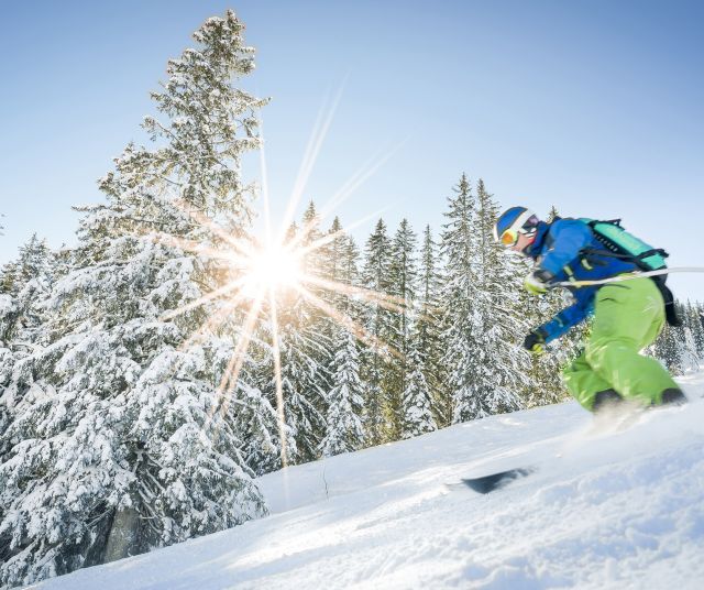 Sunshine and excellent slope conditions invite you to go skiing at Sudelfeld.