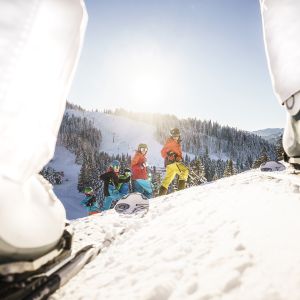 Am Spitzingsee in Oberbayern finden regelmäßig Skikurse statt.