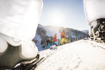 Am Spitzingsee in Oberbayern finden regelmäßig Skikurse statt.