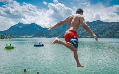 An heißen Tagen lockt das kühle Wasser vom Strandbad Schliersee.