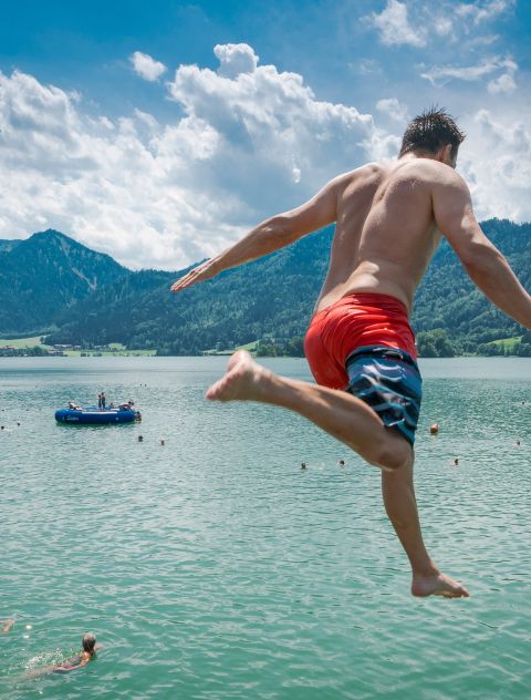 On hot days, the cool water of the Schliersee lido is a welcome sight.