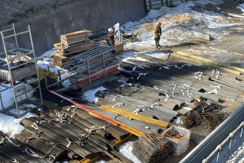 Op dit moment is het nieuwe Explorer Hotel Bayrischzell nog een wilde mix van beton en staal. We kunnen bijna niet wachten tot jullie nieuwe uitvalsbasis eindelijk klaar is.