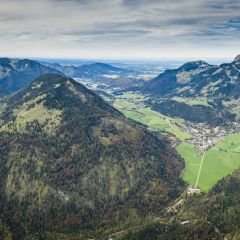 Eine atemberaubende Aussicht hat man, wenn man von der Niederhoferalm Richtung Bayrischzell blickt.