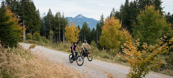 Im Herbst lässt sich die Gegend rund um Bayrischzell auch noch gut mit dem Bike erkunden.
