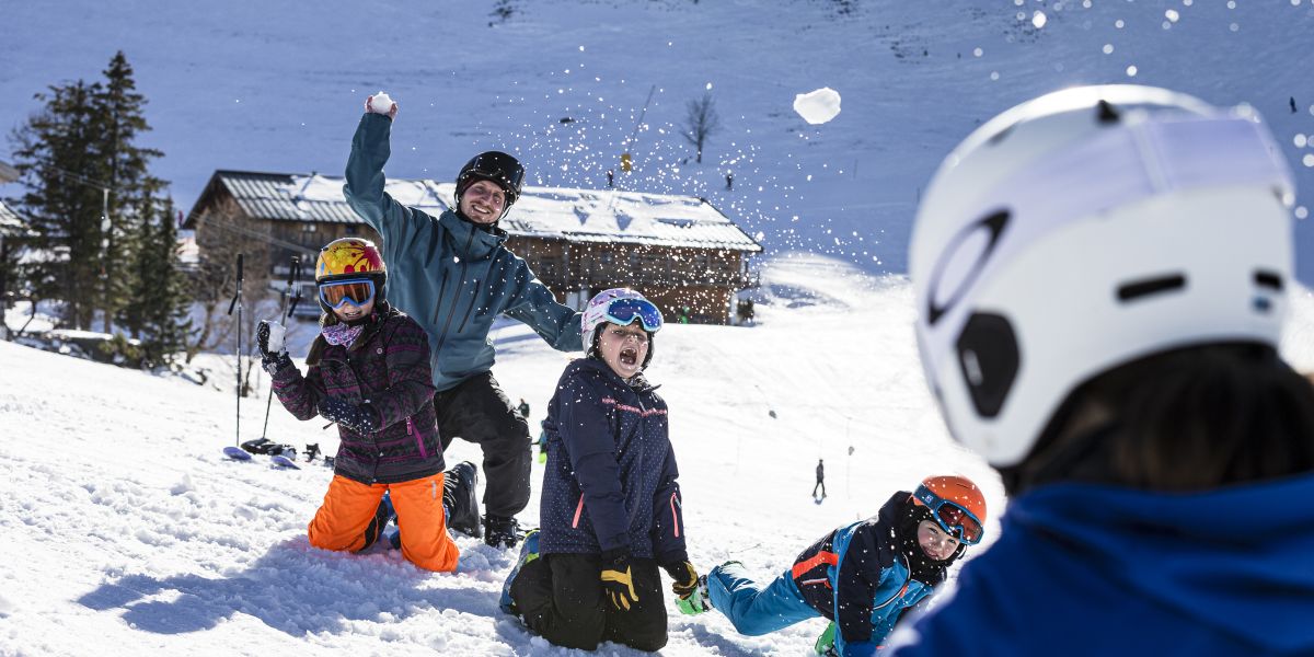 Kinder haben Spaß im Schnee im Skibegiet Sudelfeld Kinder haben Spaß im Schnee im Skibegiet Sudelfeld.
