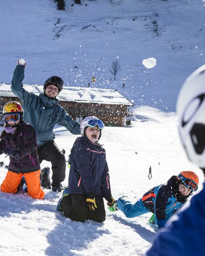 Kinder haben Spaß im Schnee im Skibegiet Sudelfeld Kinder haben Spaß im Schnee im Skibegiet Sudelfeld.