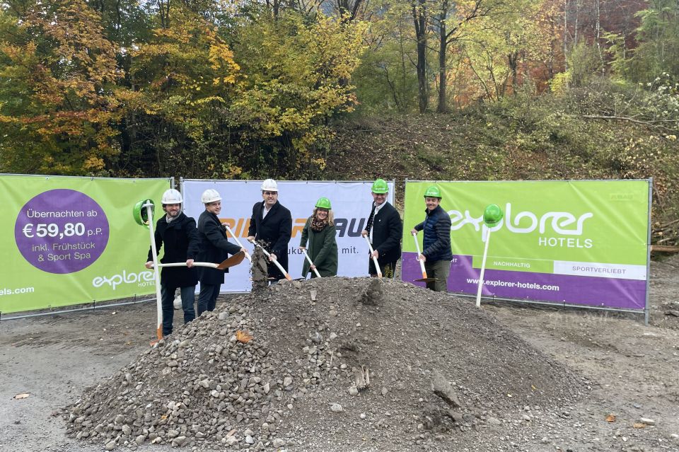 Kürzlich fand der Spatensticht zum 12. Explorer Hotel in Bayrischzell statt.
