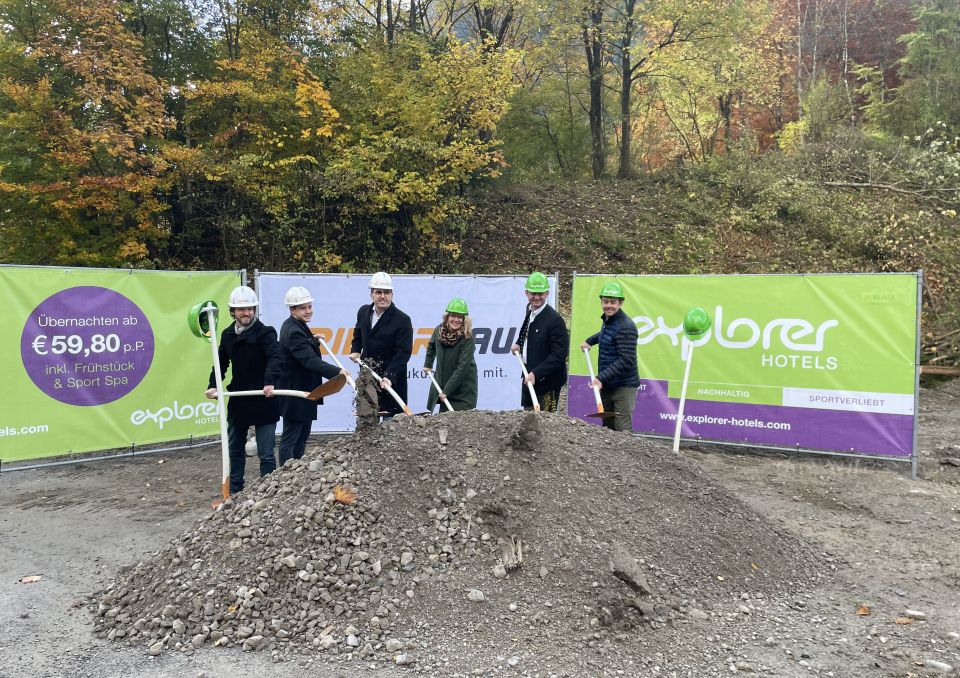 De ceremoniële eerste steenlegging voor het 12e Explorer Hotel in Bayrischzell heeft onlangs plaatsgevonden.