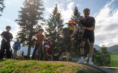 Nils vom Mountainbike Racing Team beim Pumptrack während der Eco Lounge