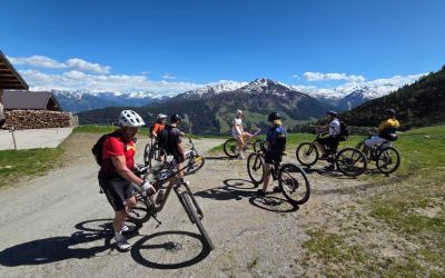 Gruppenfoto beim Explorer Hotels Bike Camp 2026