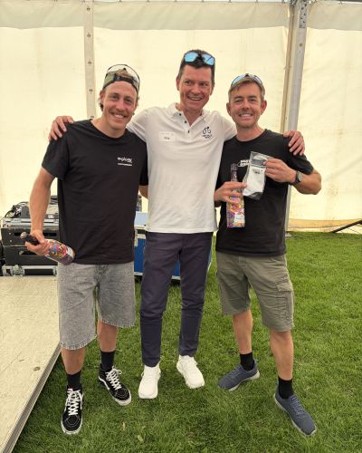 Mountainbike Profi Simon Gegenheimer, Veranstalter oy Fischer und Fabian Reisigl von den Explorer Hotels
