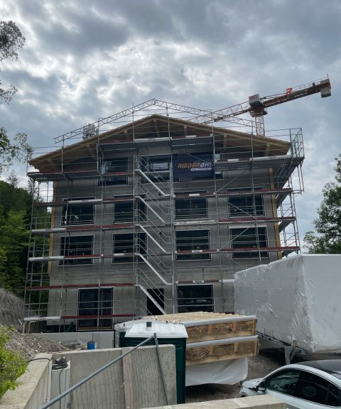 Baustellen-Update-Juni 2026 Außenaufnahme der Baustelle des Explorer Hotels Bayrischzell im Juni 2026
