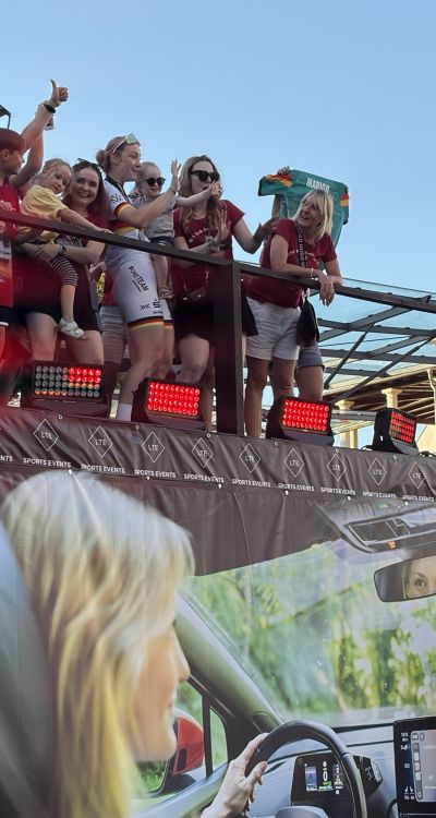 Nach dem Rennen von Marion Fromberger wird gefeiert