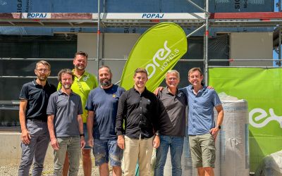 BU: Kürzlich fand in Bayrischzell das Hebfest für das neue Explorer Hotel in der Seebergstraße statt. (Von links) Manfred Klotz (Firma Geberit-Huter), Marco Osl (Firma Rieder Bau), Marco Krentzien (Explorer Hotels), Helmuth Exenberger (Firma Rieder Bau), Johannes Sieberer (Firma Rieder Bau), Gerhard Eckes (Explorer Hotels). Fabian Reisigl (Explorer Hotels),