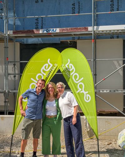 Drei Geschäftsführer der Explorer Hotels: (von links) Fabian Reisigl, Alexandra Eberle und Martina Betz.