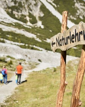 Lust auf eine Wanderung voller Abenteuer? Dann ist der Naturlehrweg Schlick genau das Richtige.