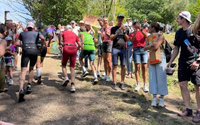 Fabian Reisigl sprintet den Berg hoch beim Allgäu Triathlon