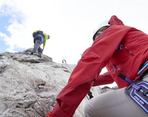 Wil je de via ferrata op de Nebelhorn bij Oberstdorf in de Allgäu beklimmen, dan heb je kracht en behendigheid nodig. Je kunt nieuwe energie opdoen in je accommodatie in het Explorer Hotel, met een sportspa en sauna, een ontbijtbuffet en een wasplaats voor je fiets.