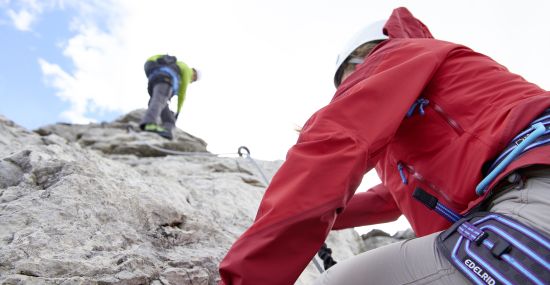 Kraft und Geschick am Klettersteig Nebelhorn im Allgäu