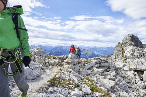 Entdecke das Explorer Hotel in Oberstdorf im Allgäu in Bayern! Wir bieten Dir die ideale Unterkunft im Sommer-Urlaub in Deutschland, wenn Du die schönsten Klettersteige in den Alpen entdecken willst, wie beispielsweise den Hindelanger Klettersteig am Nebelhorn.