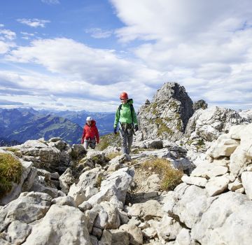 Nur noch wenige Schritte zum Ziel am Hindelanger Klettersteig bei Oberstdorf im Allgäu