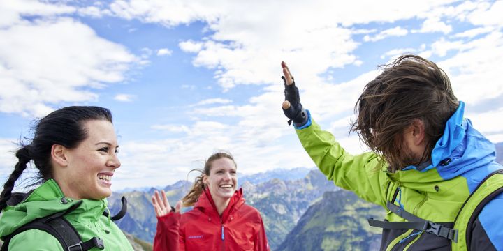 High Five auf dem Gipfel der Allgäuer Alpen