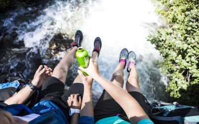 Im Sommer tut Wasser besonders gut - egal ob an den Füßen oder als Durstlöscher. Fülle Deine Trinkflasche an der Hygienebar des Explorer Hotels auf und starte Deine Wanderung in die Alpen in Deutschland oder Österreich.