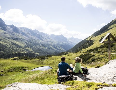 Ga zitten en geniet van een tophapje. Het Explorer Hotel biedt ook lunchpakketten aan die u mee kunt nemen. Begin uw volgende tocht bijvoorbeeld vanuit uw accommodatie in Gaschurn, Vorarlberg!