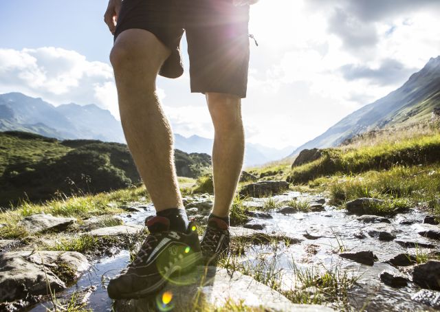 Met de zon in de rug en de stenen onder uw voeten kunt u genieten van afwisselende wandelroutes door de berggebieden rondom de Silvretta in de regio Montafon in Vorarlberg.