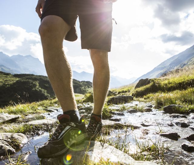 Se sluncem v zádech a kameny pod nohama si můžete užít rozmanité turistické stezky horskými oblastmi kolem Silvretty v regionu Montafon ve Vorarlbersku.