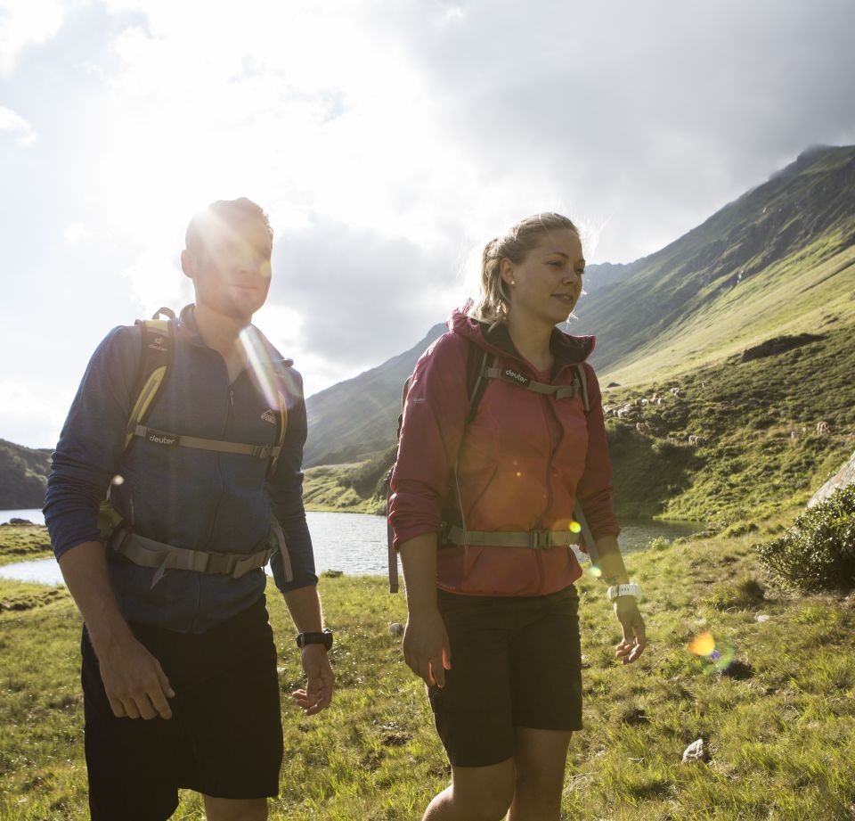 Randonner dans les Alpes autrichiennes est particulièrement agréable avec le soleil dans le dos. De superbes randonnées et excursions en montagne sont possibles aux alentours de l'hôtel Explorer Montafon à Gaschurn.