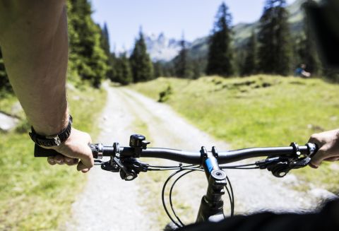 Tegyen egy hegyi kerékpáros nyaralást Ausztria Montafon régiójában, és fedezze fel a régió túraútvonalait. A tökéletes szálloda Gaschurnban az Explorer Hotel.