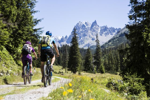 Découvrez les sentiers de VTT de Silbertal lors de votre séjour à vélo en Autriche. L'Explorer Hotel Montafon à Gaschurn est l'hébergement idéal pour vos vacances dans le Vorarlberg.