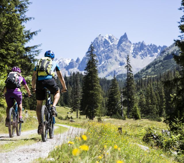 Ontdek de mountainbikeroutes in het Silbertal tijdens uw fietsvakantie in Oostenrijk. Het Explorer Hotel Montafon in Gaschurn is de perfecte accommodatie voor uw vakantie in Vorarlberg.