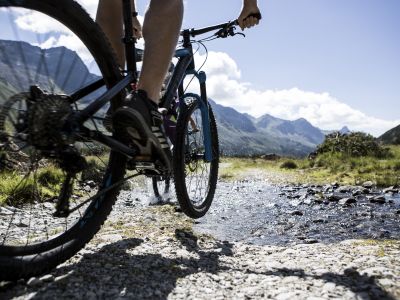 Ob Einsteiger, oder Fortgeschritten - bei Deiner Tour mit dem Mountainbike entdeckst Du abwechslungsreiche MTB-Trails der Region rund um das Explorer Hotel Montafon in Gaschurn.