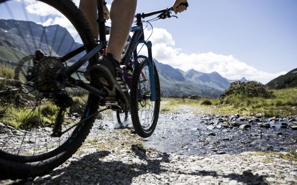 Ob Einsteiger, oder Fortgeschritten - bei Deiner Tour mit dem Mountainbike entdeckst Du abwechslungsreiche MTB-Trails der Region rund um das Explorer Hotel Montafon in Gaschurn.