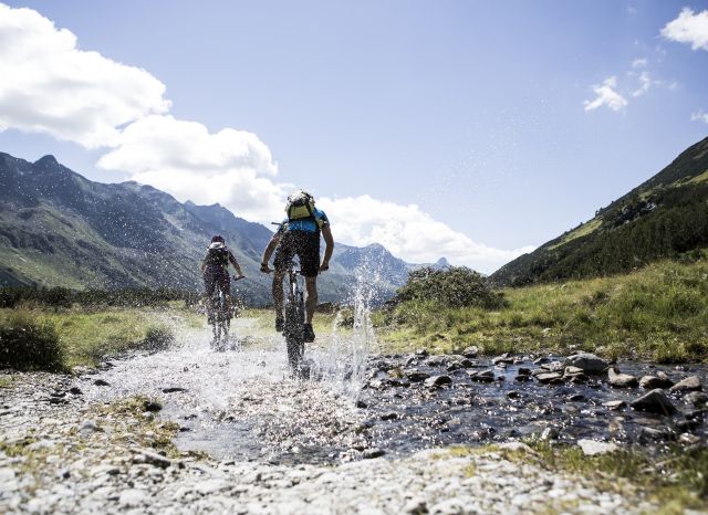 Mountainbiken in het Silbertal in Montafon Beweeg onderweg. Er is een wasplaats voor je fiets en een wasmachine voor je kleding in het Explorer Hotel Montafon. Mountainbikers vinden hier de perfecte accommodatie voor hun vakantie in Vorarlberg.