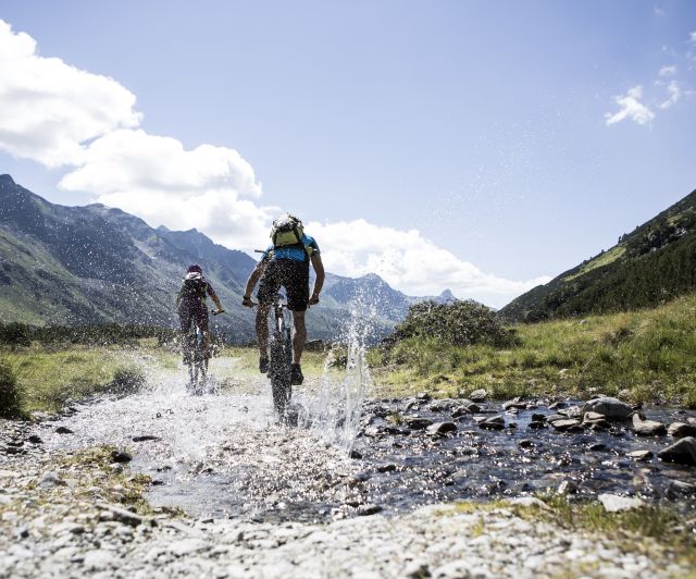 Biking through the Silbertal Get some fun on the go. There's a washing area for your bike and a washing machine for your clothes at the Explorer Hotel Montafon. Mountain bikers will find the perfect accommodation for their vacation in Vorarlberg here.