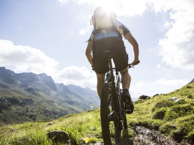 Unterwegs in den Bergen - das geht am besten im Silbertal in Montafon in Vorarlberg. Und die passende Unterkunft gibt es gleich mit dazu - das Explorer Hotel in Gaschurn.