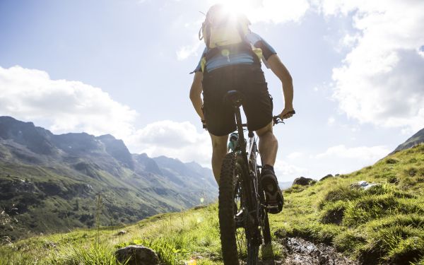Unterwegs in den Bergen - das geht am besten im Silbertal in Montafon in Vorarlberg. Und die passende Unterkunft gibt es gleich mit dazu - das Explorer Hotel in Gaschurn.
