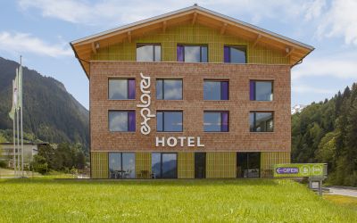Perfekt für Deinen Aktivurlaub: In Gaschurn im Montafon, mitten in den Alpen gelegen, ist das Explorer Hotel Deine Location, um aktiv in die Berge zu starten.