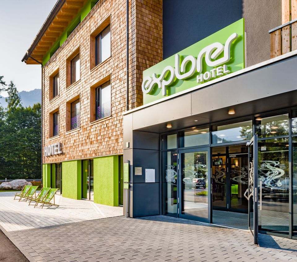 L'Explorer Hotel Berchtesgaden si trova a pochi minuti di auto dal Parco Nazionale di Berchtesgaden e da Salisburgo, il che lo rende la base ideale per una vacanza attiva nella regione del Berchtesgadener Land.